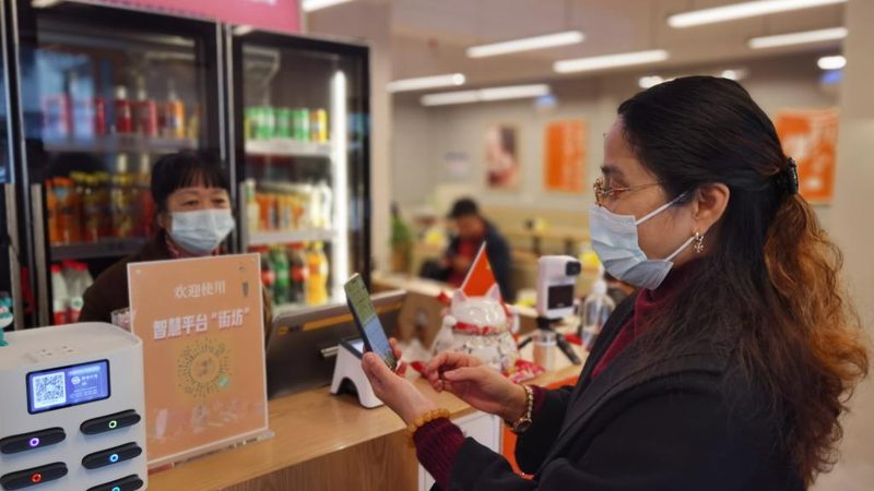 吸尘器按照工作原理可以分为以下几类：